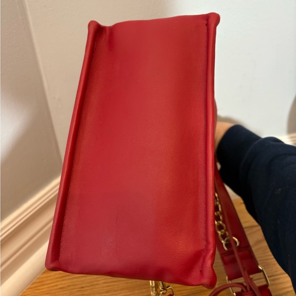 Steve Madden Red Crossbody Mini Purse Quilted Zipper Closure Gold Hardware - Picture 9 of 13